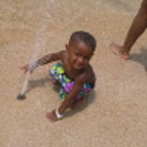 Meet your Posher, Toshiana - Picture 1 of 1